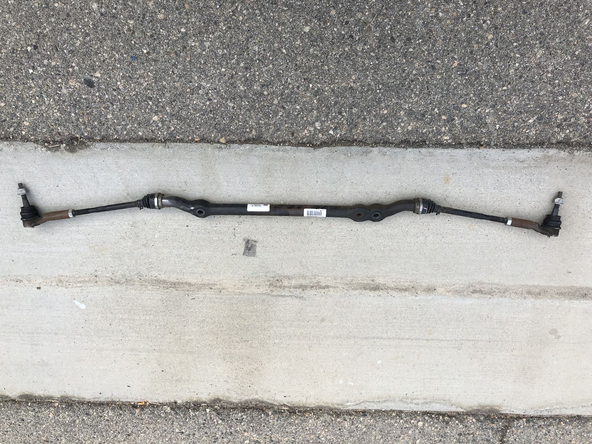 2016 GMC 2500 Center Steering linkage with Inner/Outer Tie Rods