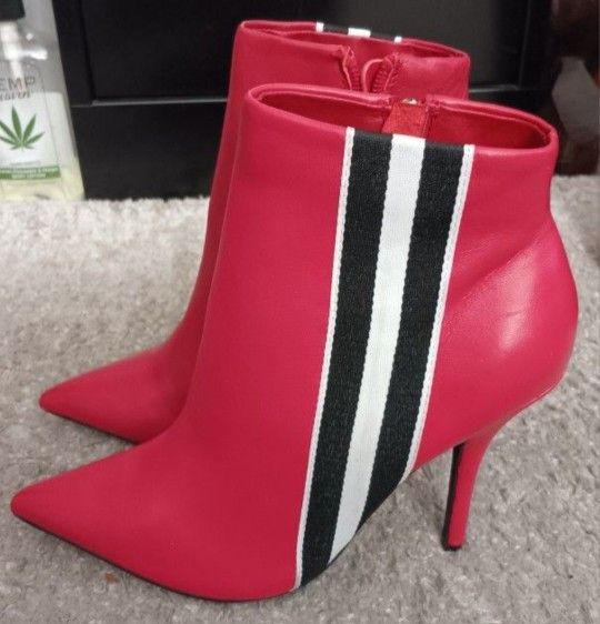 Steve Madden Woman's Sexy Sleek Boots