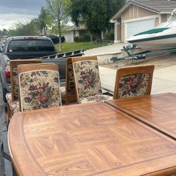 Nice Wooden Dinner Table with 6 Chairs