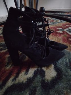 Pretty Black Laced Heels ðŸ‘