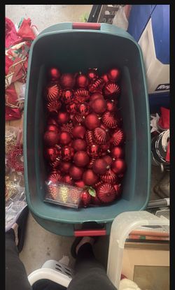 Lots Of Nice Christmas Decorations 