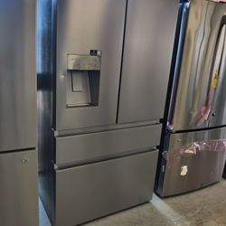 New Hisense PureFlat Standard-Depth 25.6-cu ft 4 -Door 36-in Wide Smart Compatible French Door Refrigerator with Ice Maker with Water and Ice Dispense