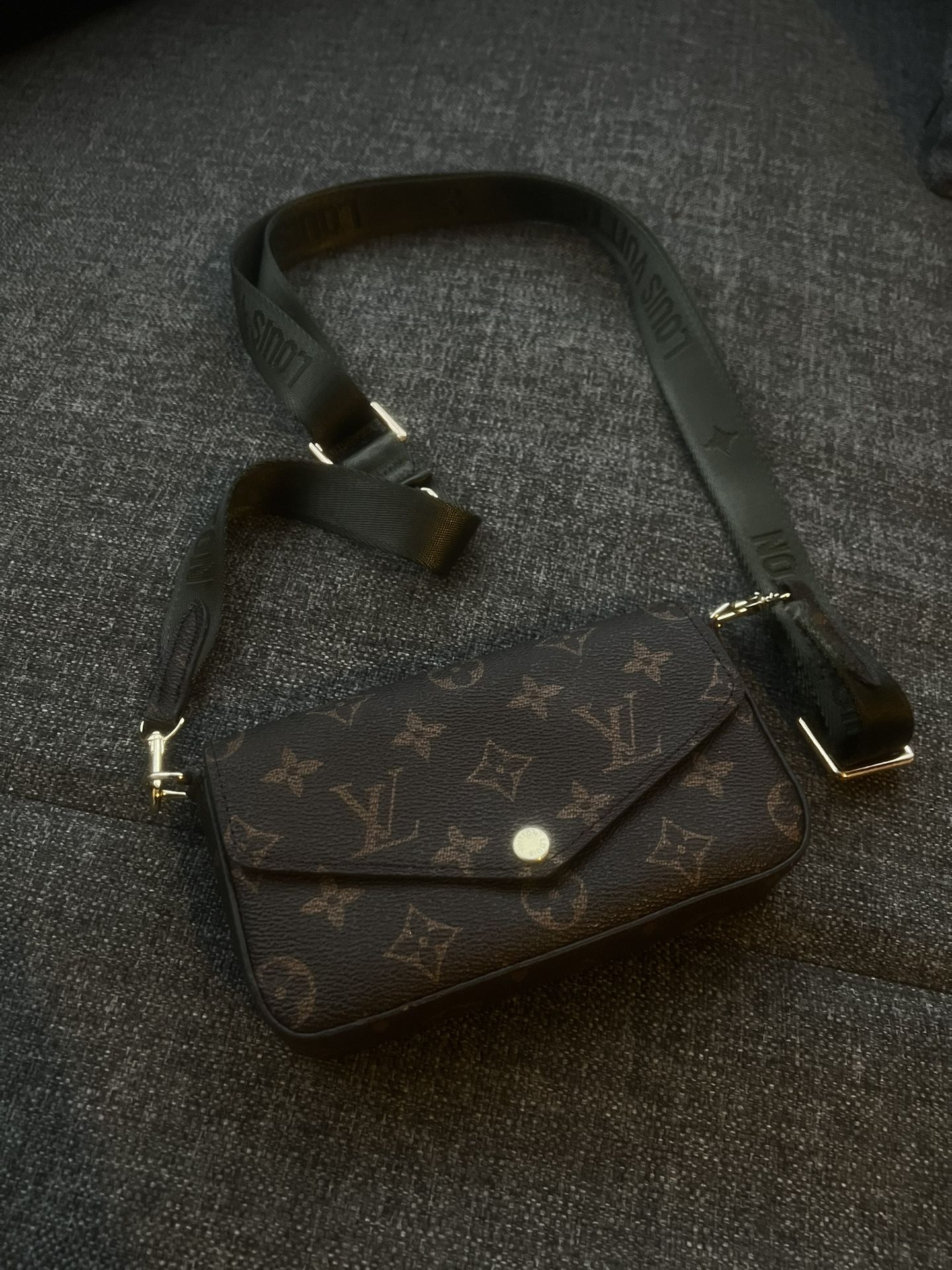 Louie Vuitton Crossbody Bag Monogram