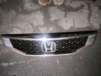 2008-2011 Honda Accord Coupe (2 doors) Grill with emblem OEM.