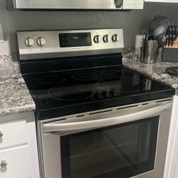 Frigidaire Stove / Electric 