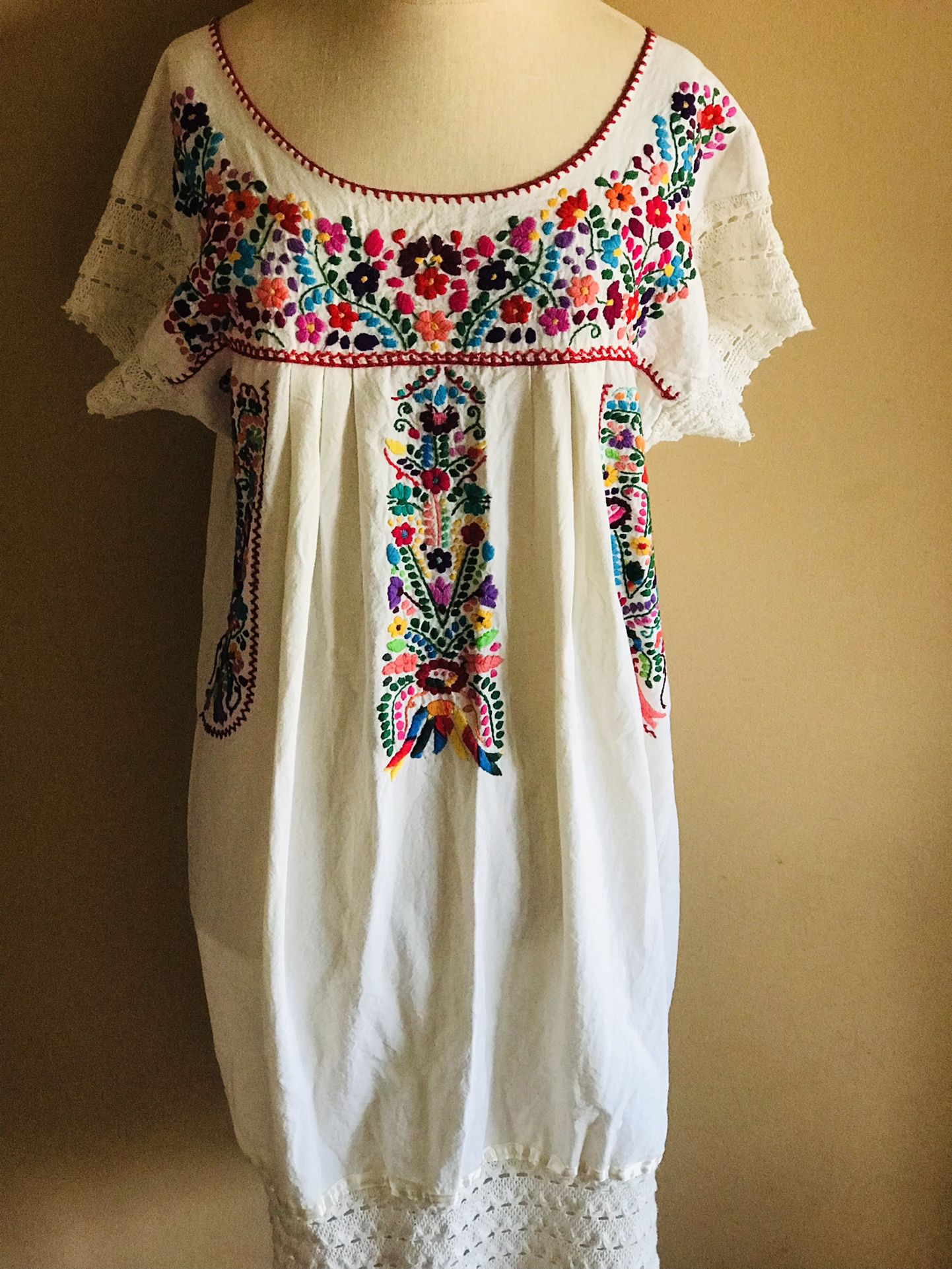 Mexican Dresses & Blouses, Women & Girls🇲🇽 Vestidos y Blusas, Dama Y Niña 🇲🇽                     Prices Vary - Precios Variados 