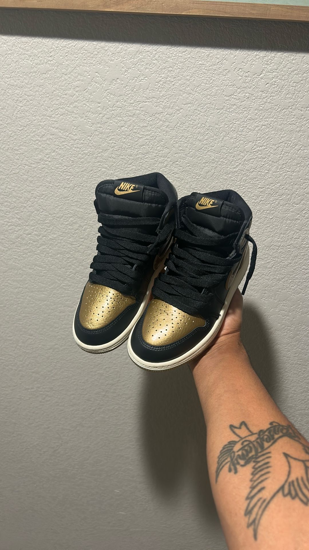 Jordan 1 Metallic gold 