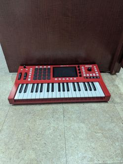 AKAI M:MPCKEY37 MIDI CONTROLLER