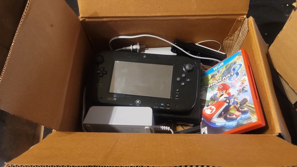 Wii U W/ Gamepad And Mario Kart 8