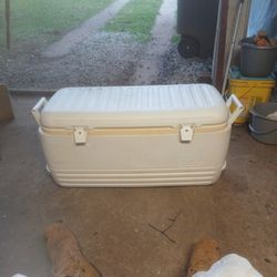 Igloo Fishing Chest