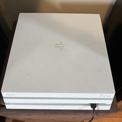 White PS4 Pro 1 TB