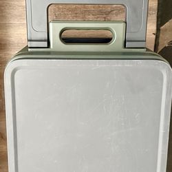 Anker Powered Cooler 40 Black/Green 1st Gen W/2 Batteries