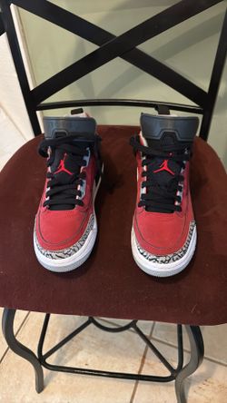 Boys Jordan Size 5, Great Shape