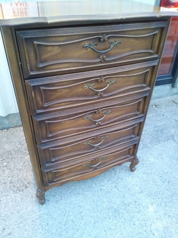 Broyhill 5 drawer French Provincial chest of drawers for sale for Sale in St. Louis, MO - OfferUp