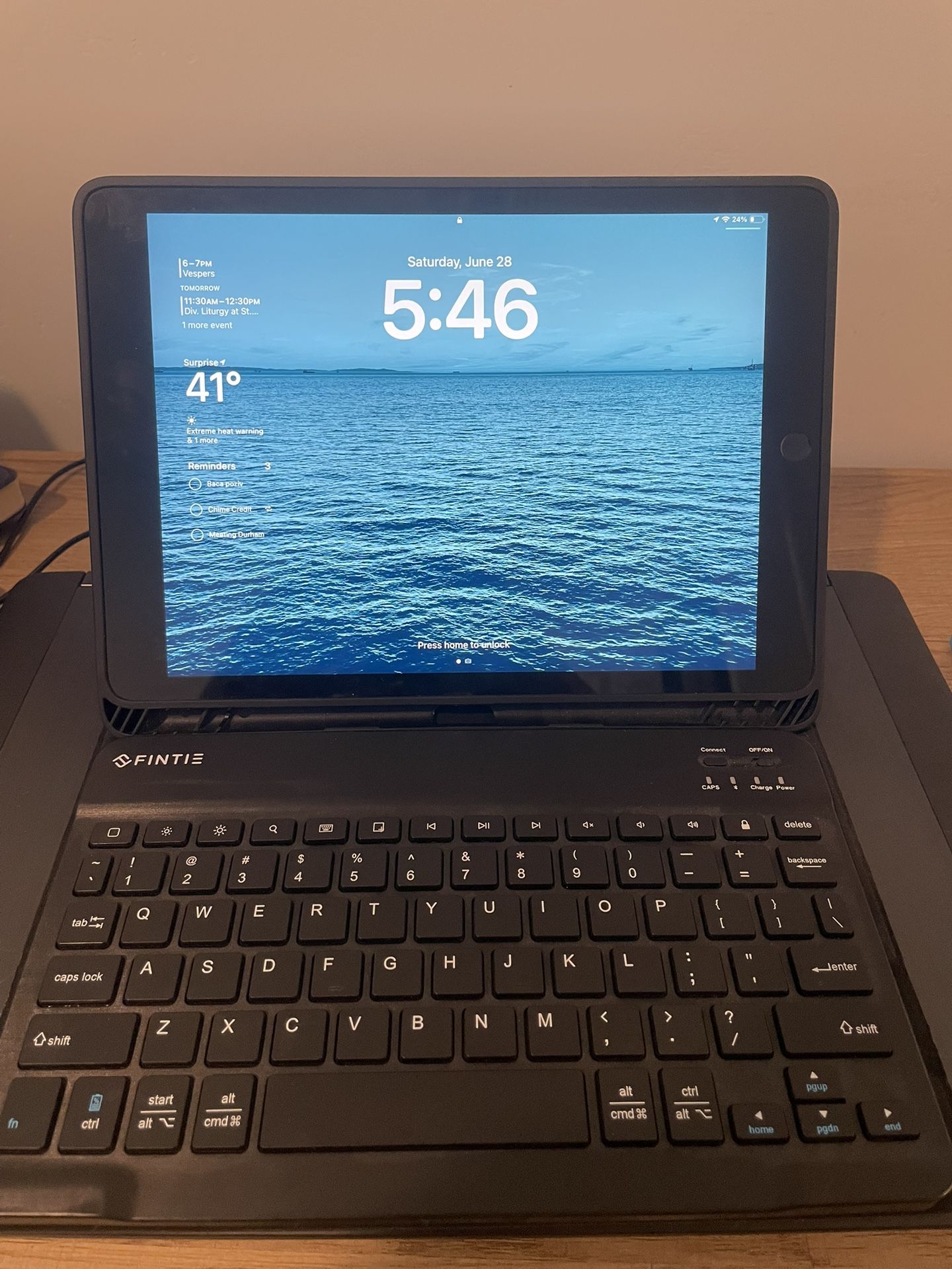 Ipad 9th Generation, Wifi, 64GB, With Fintie Bluetooth KeyboardAnd Magnetic Case