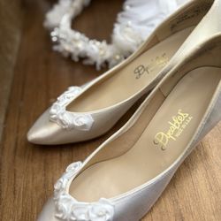 Women's Bridal Shoes • slim size 7.5 Dyeable Satin Shoes