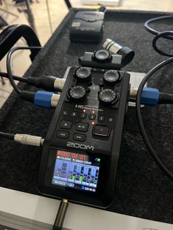 Zoom H6 Handy Recorder Handheld Digital Recorder w/ AC, Case & SD Card $175 OBO