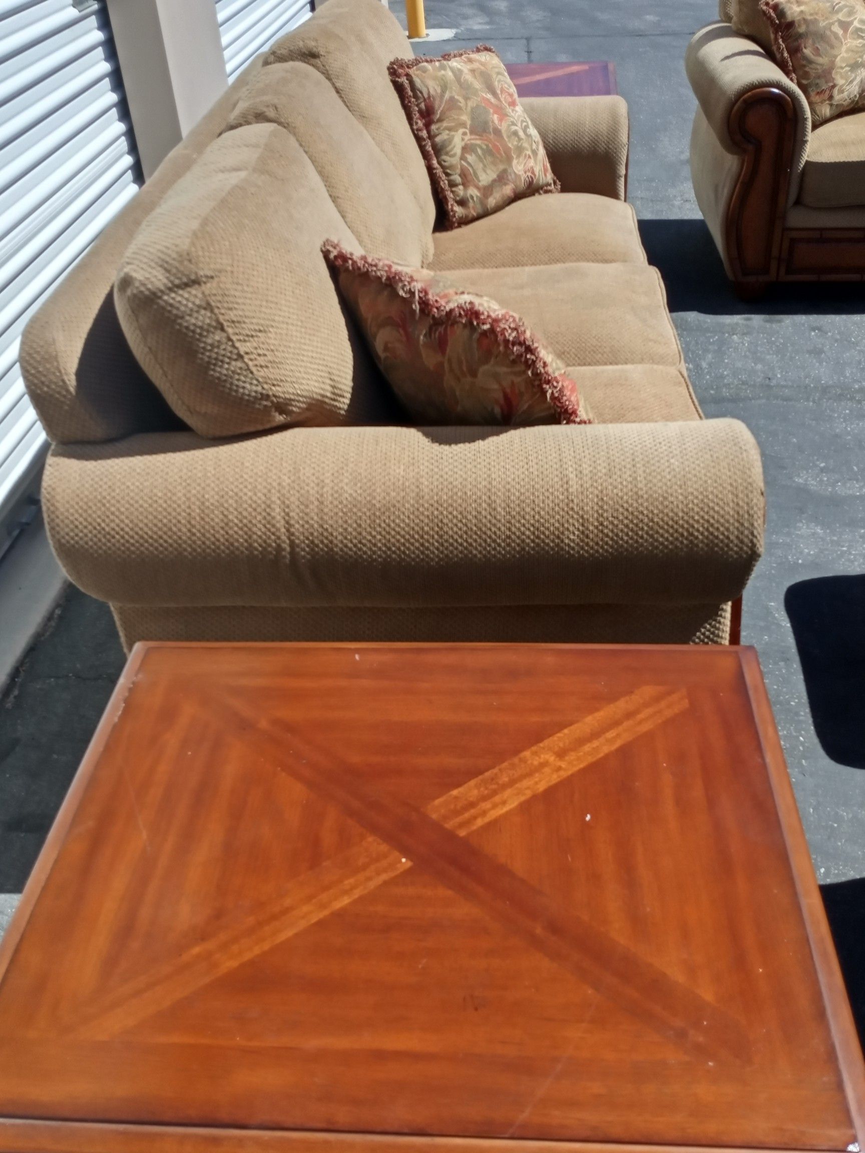 RC Willey Livingroom Set Free Delivery Excellent Condition