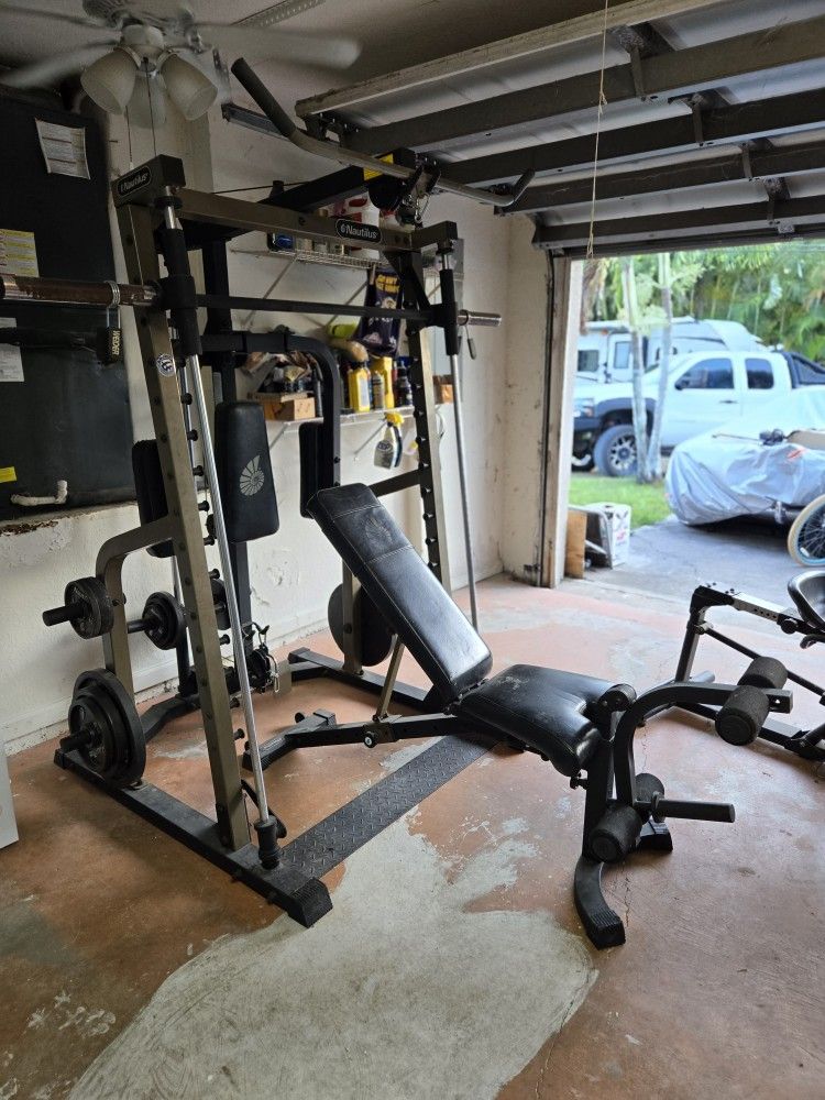 Nautilus Smith Machine