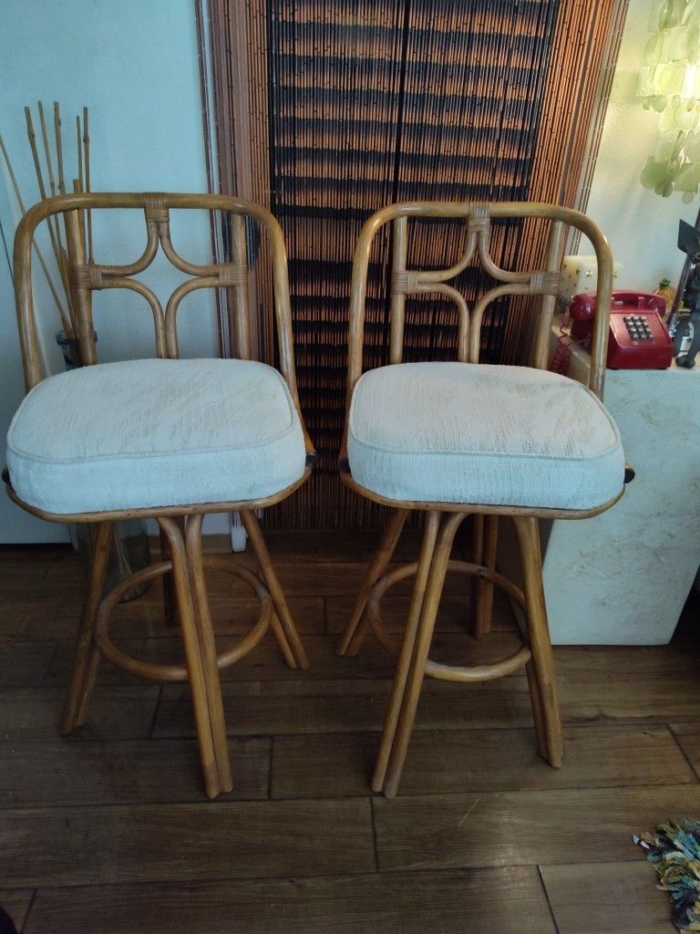 Nice Pair of Rattan Bar Stools/Chair- Boho Bamboo Tiki 70s, 80s.