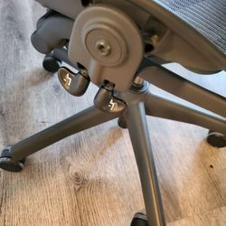 Herman Miller Aeron Chair Size C Fully Loader Black With Mesh erganomic