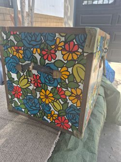 Nice box vintage decoration  good condition