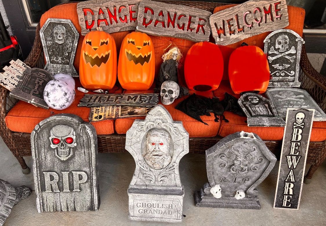 HALLOWEEN FRONT YARD GRAVEYARD DECORATIONS FOR SALE