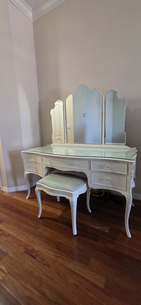 White Antique solid wood dresser/vanity