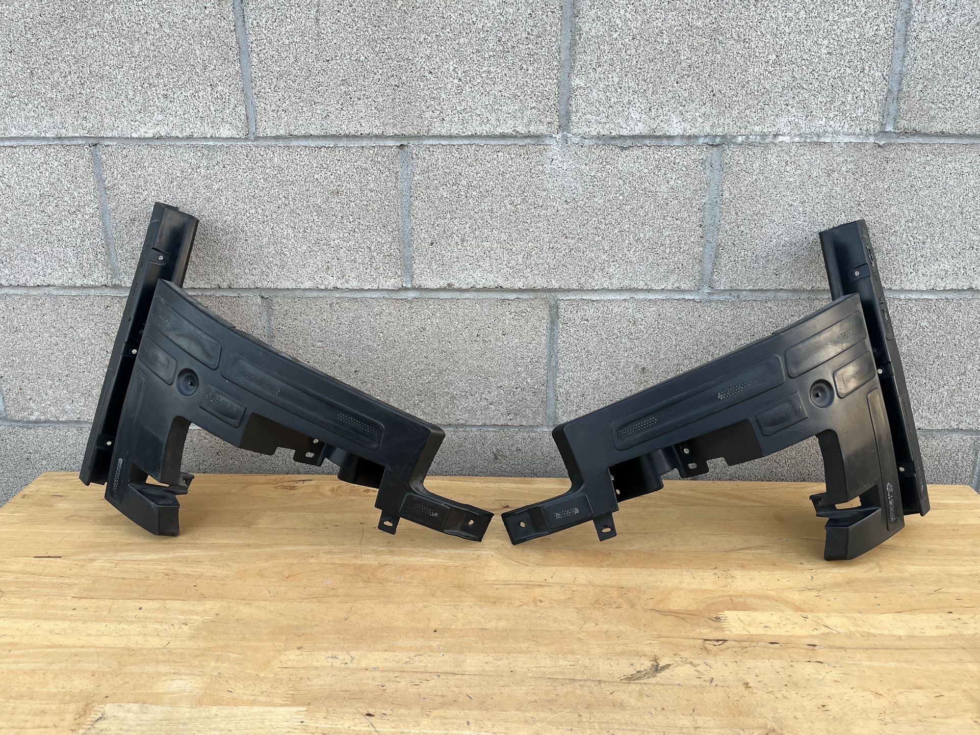 2015-2020 Chevrolet Tahoe Suburban Front Bumper Fog Lights Brackets LH/RH OEM