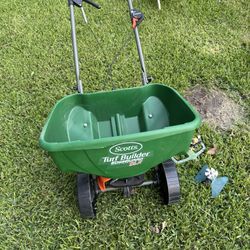 Scotts Turf Builder EdgeGuard Mini Broadcast Spreader