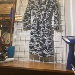 Boys 10-12 Plush Robe