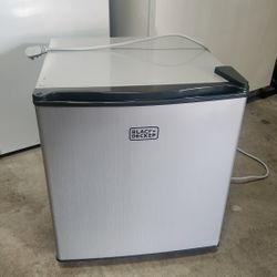 Black + Decker Mini Fridge (Refrigerator)