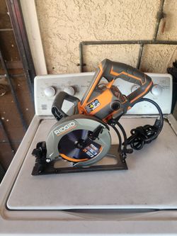 RIDGID
THRUCOOL 15 Amp 7-1/4 in. Worm Drive Circular Saw Poco Uso