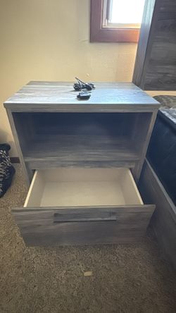 QUEEN SIZE LED BEDROOM SET!