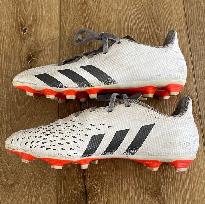 Adidas Predator Soccer Cleats Men's 7 Women's 9