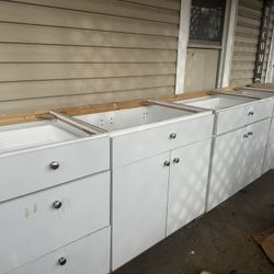 white bottom kitchen sink and cabnets 