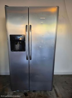 2 doors refrigerator side by side 26 cu.ft color silver Frigidaire