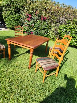 Wood Dining Table & 6 Upholstered Chairs – Excellent Condition