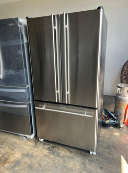 Deal on JennAir 3‑Door Stainless — Clean, Ice Maker
