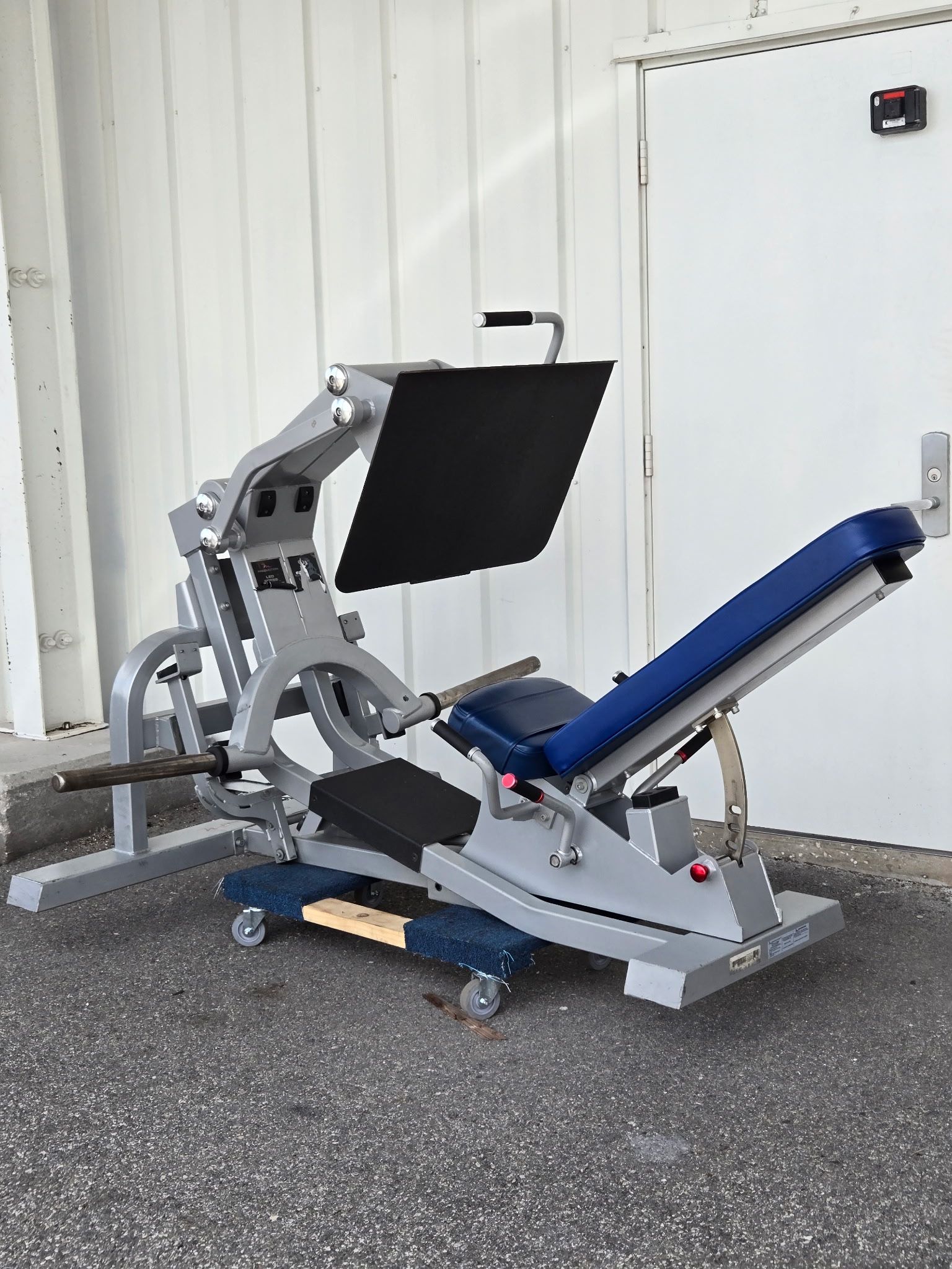 FreeMotion Plate-Loaded Squat / Leg Press
