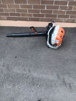 stihl back pack blower model BR- 600 runs great