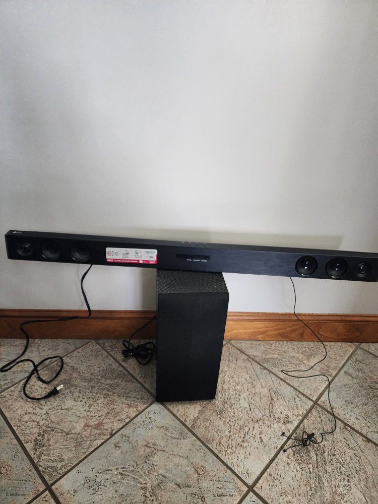 LG SOUND BAR WITH SUBWOOFER WIRELESS 