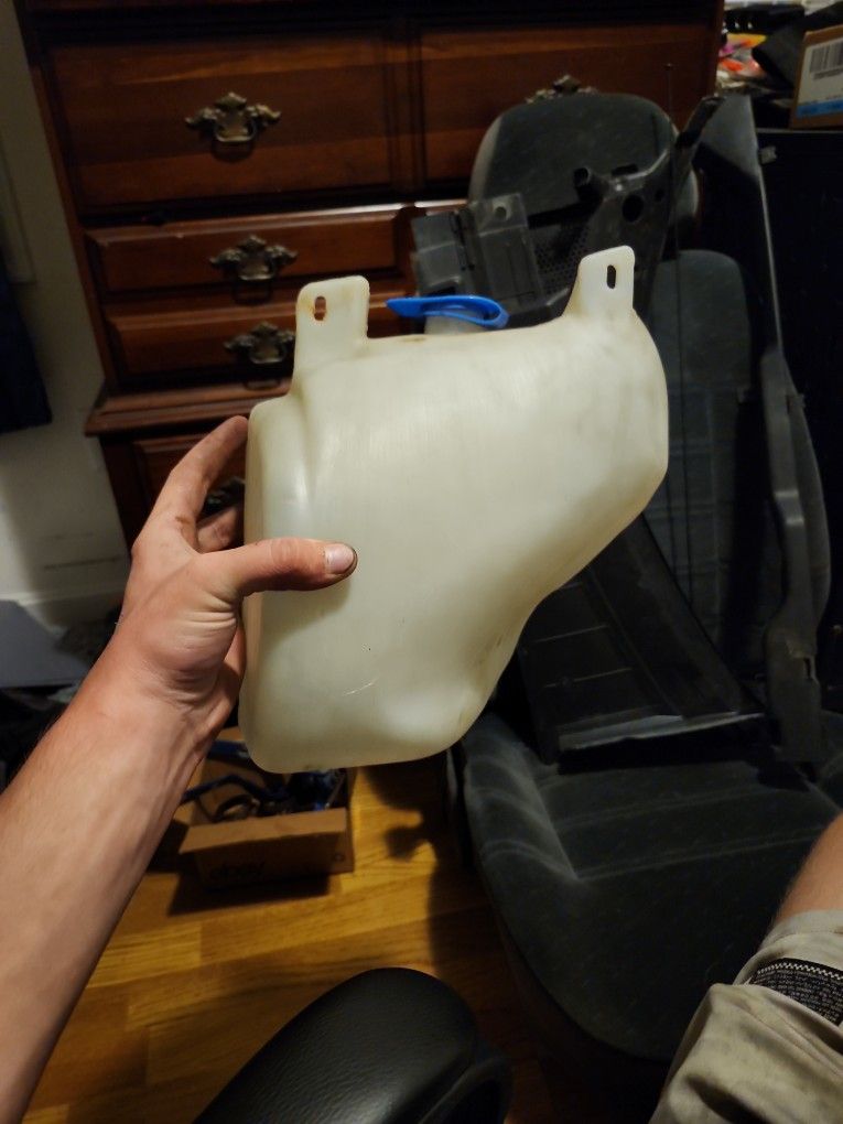 Winshield Washer Fluid Reservior