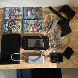 Nintendo Wii U + 2 Pro Controllers + 4 Games 