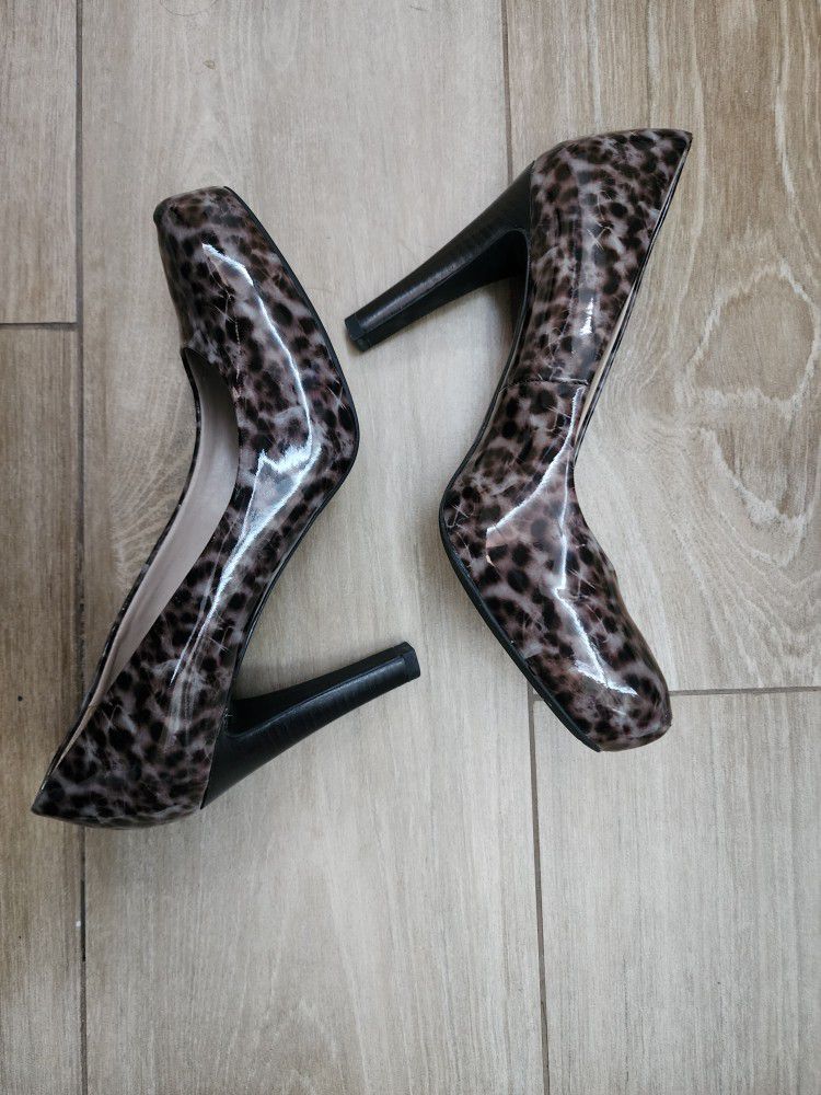 New-brown, black high-heels