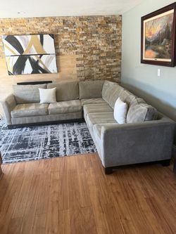 FREE DELIVERY🚚 Macy’s Oversized L-Shaped Sectional Sofa