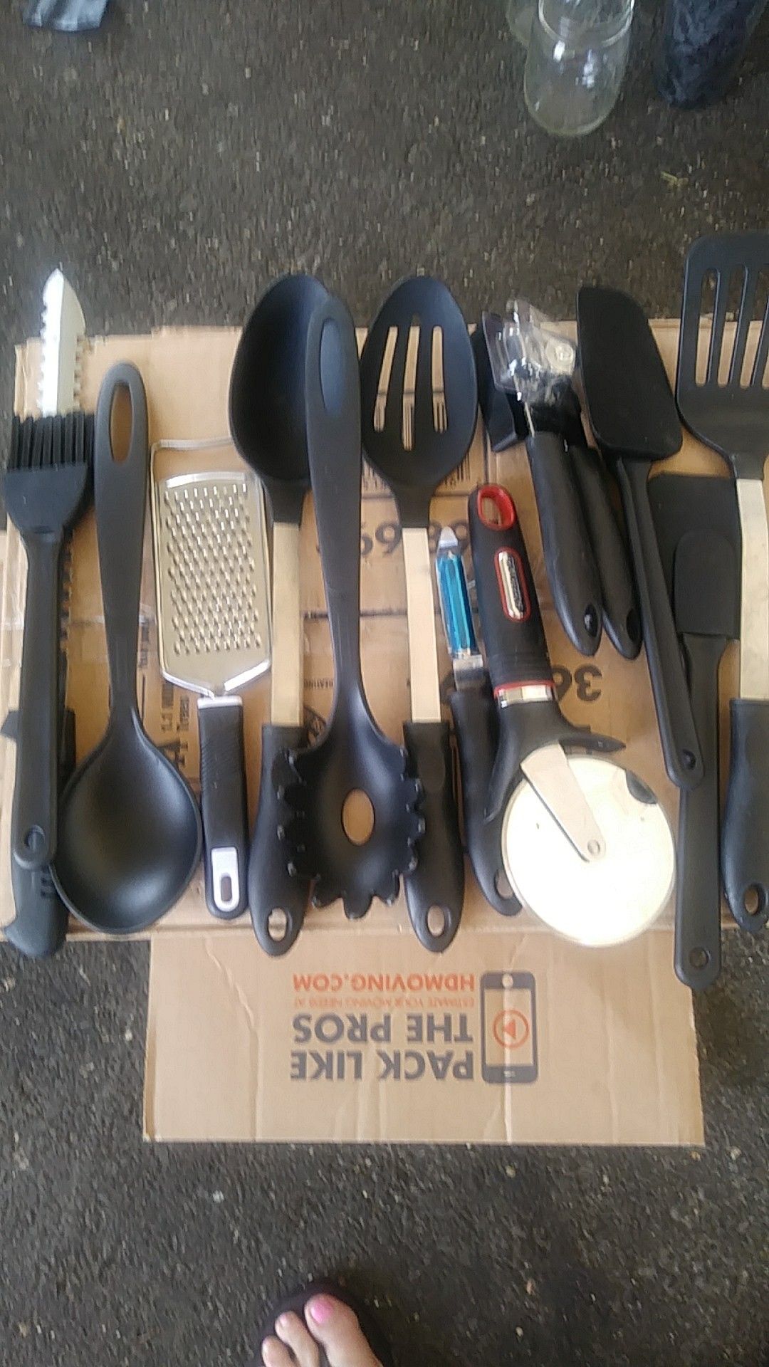 Set of kitchen utensils in Black