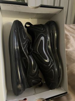 Woman’s Nike air max 720
