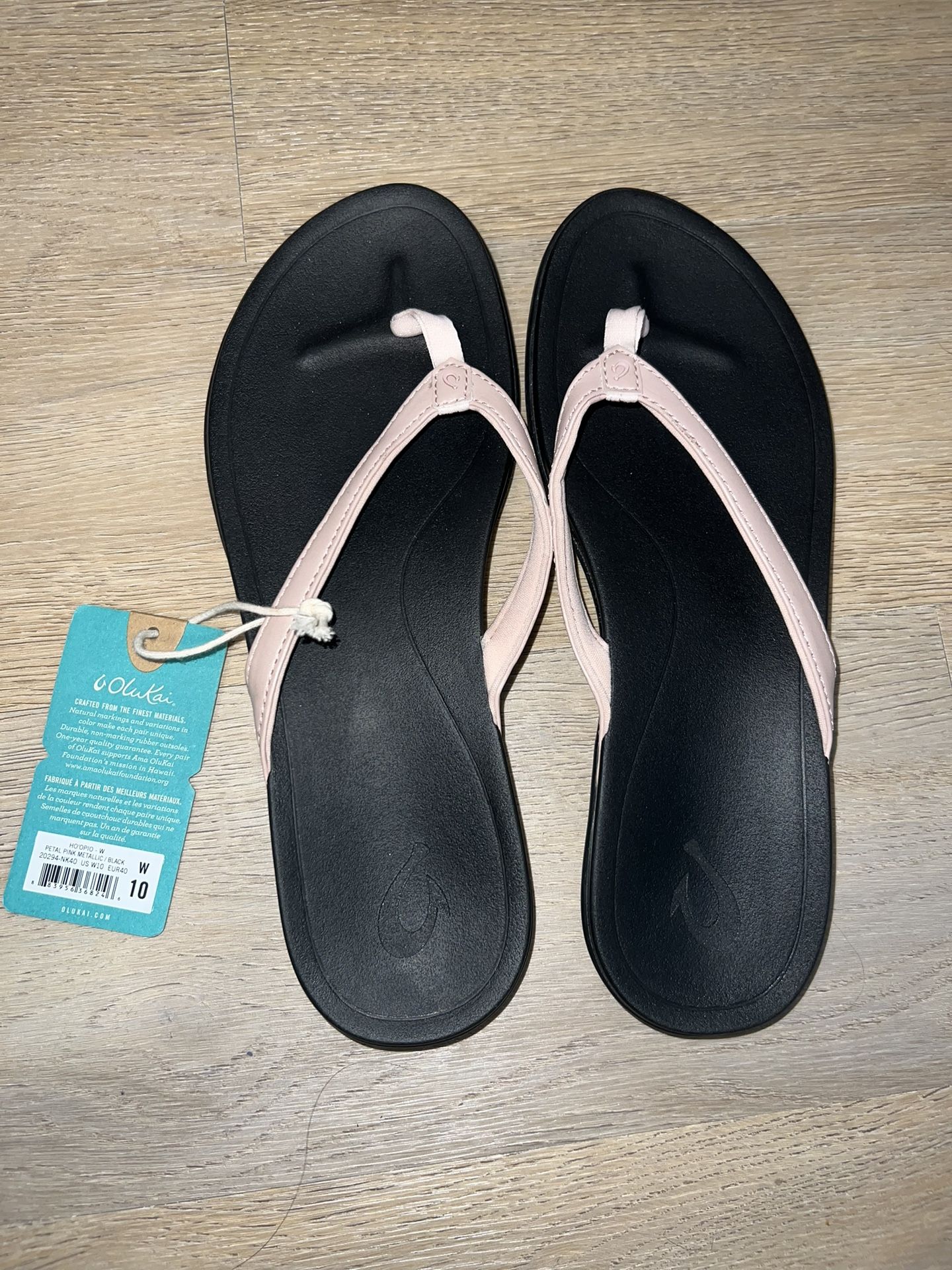 NWT OluKai Women’s Sandals Size 10