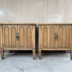 Gorgeous Mid century pair of nightstands 
